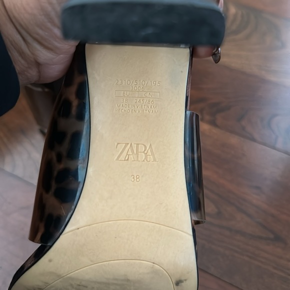 ZARA: ANIMAL PRINT VINYL HIGH HEELED MULES; LEOPARD; SIZE 7.5/EU 38 - Picture 11 of 11